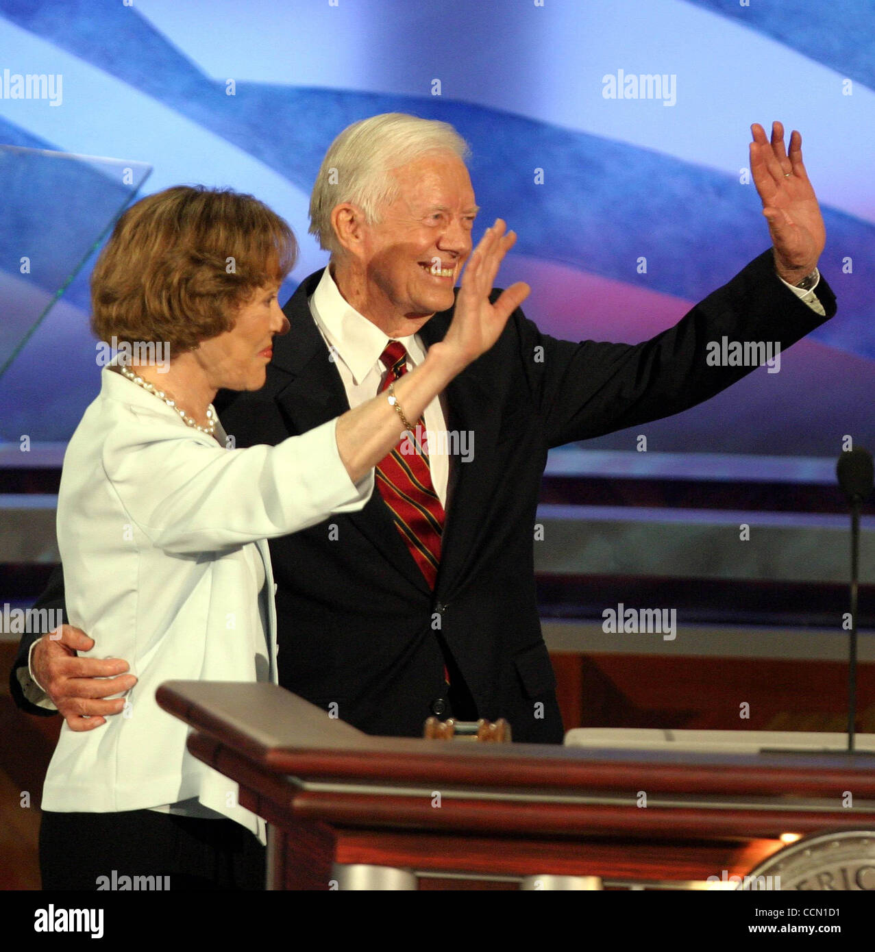 Photo by Richard Graulich/Cox News Service Slug: COX-DEMS-CARTER27 BOSTON...  Former President Jimmy Carter and wife Rosalyn wave to the crowd following hi address to  the 2004 Democratic National Convention Monday night in Boston.  (Photo by Richard Graulich/Cox News Service (The Palm Beach Post)   Stock Photo