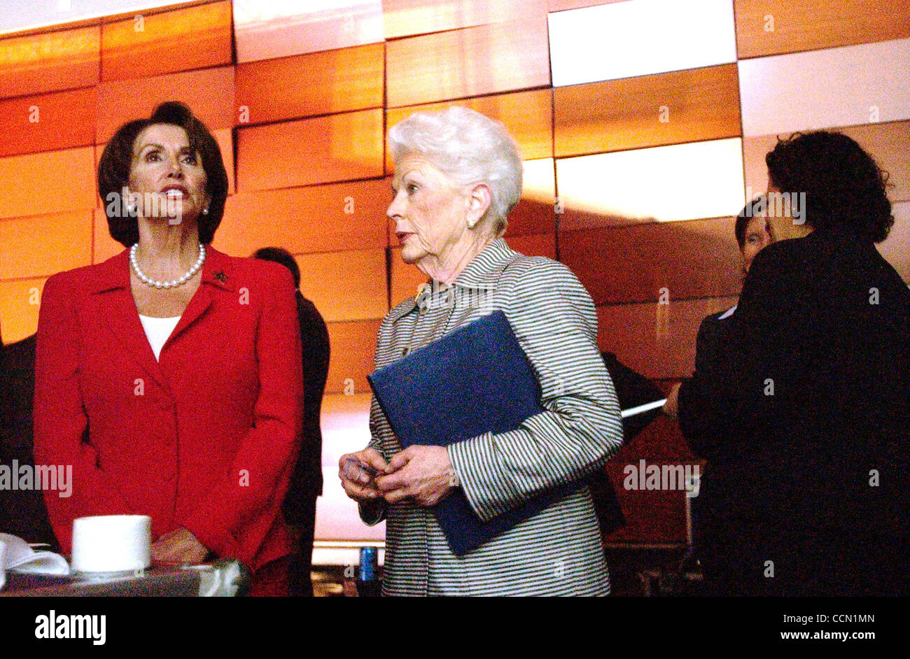 METRO-Former Texas Governor Ann Richards talks with California ...