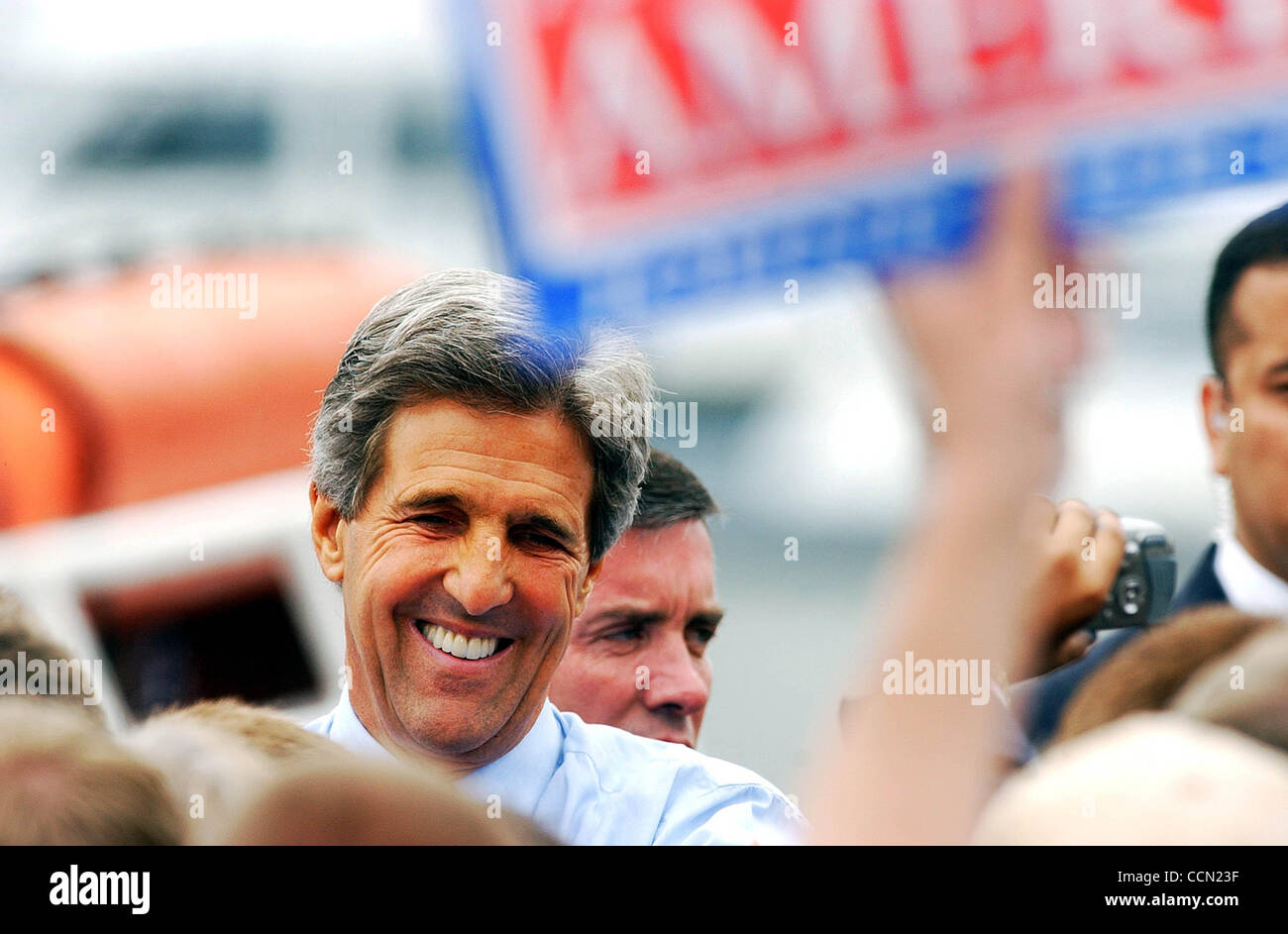 METRO-Senator John Kerry greets the crowd after arriving by boat with