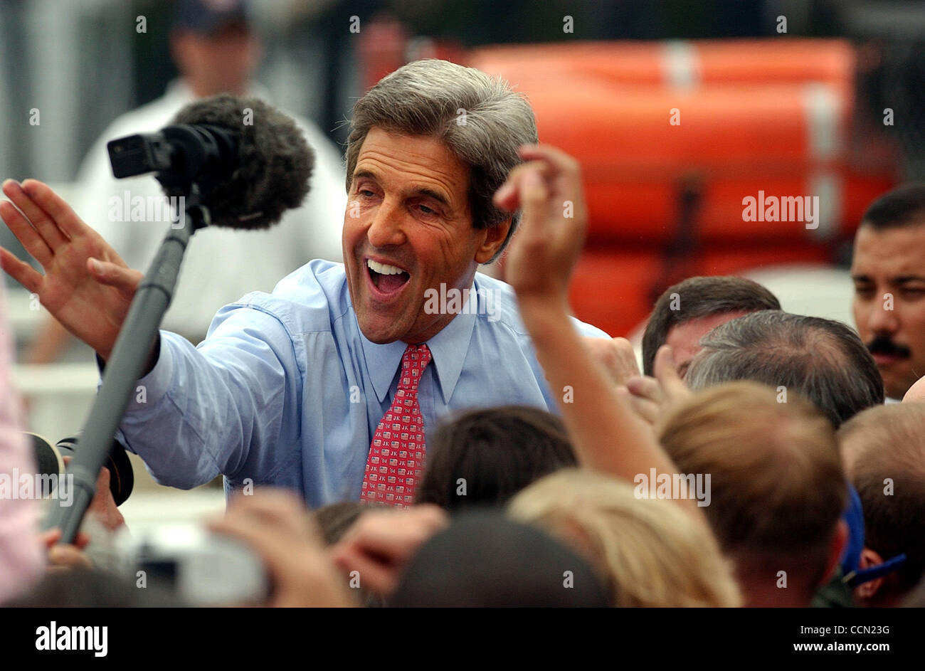 METRO-Senator John Kerry greets the crowd after arriving by boat with