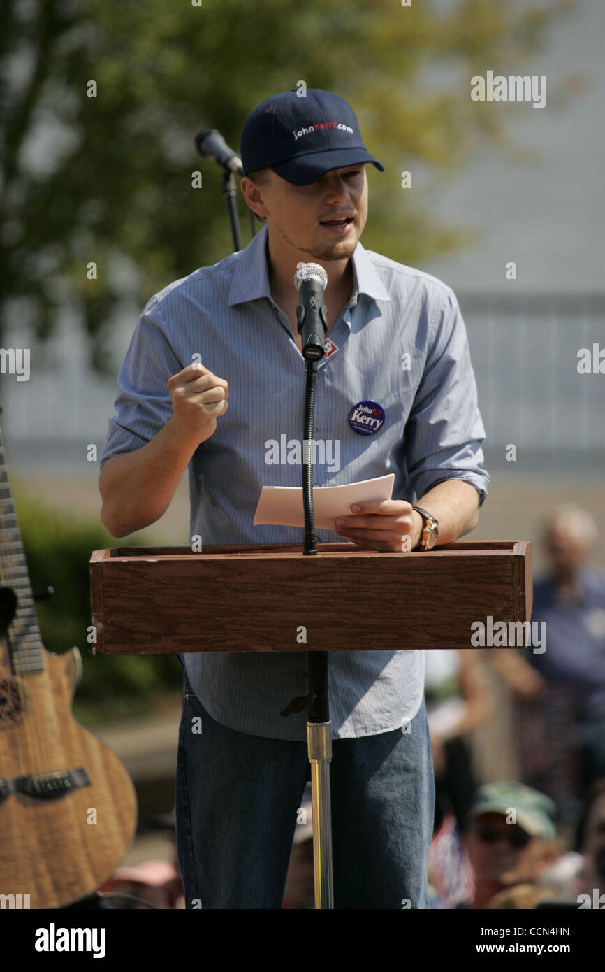 Democratic Presidential nominee, Senator John Kerry, brings his coast-to-coast 'Believe In America' tour to a close in Portland, Oregon where a crowd of as many as 30,000 people gathered to hear him speak. Actor Leonardo DiCaprio gives a rare political speech focusing on the environment, in support  Stock Photo