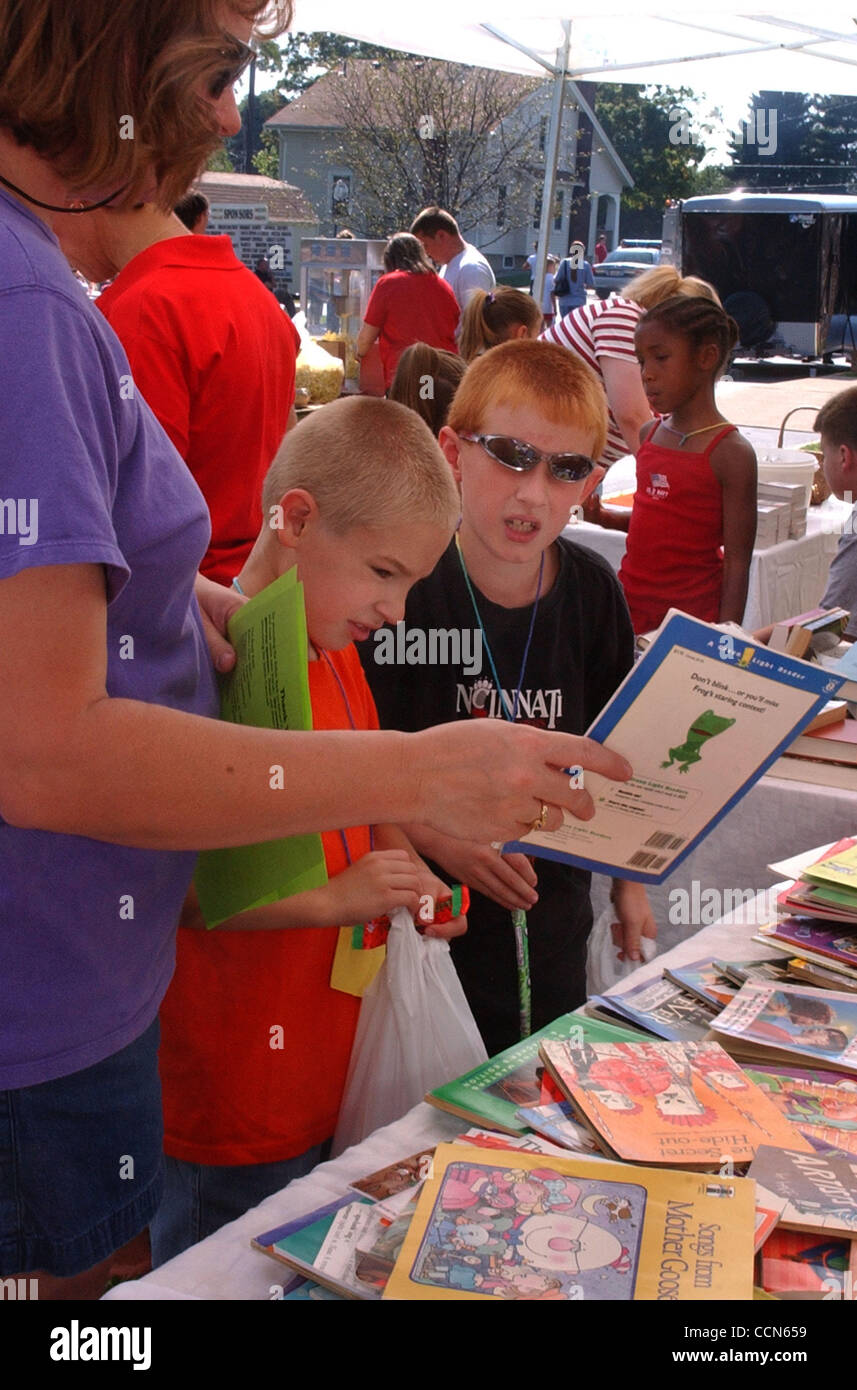 Aug 21, 2004 Cincinnati, Ohio, USA MELISSA KAPPEN, of Delhi, helps