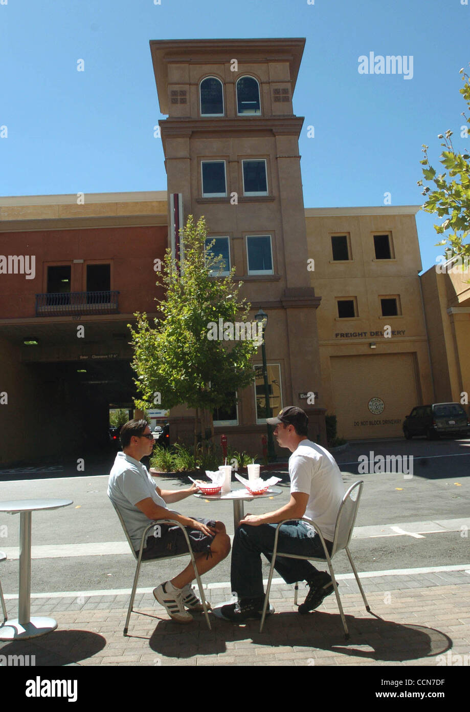 Vinnie and John Sbarro, right, eat their lunch outside Chipotta Mexican Grill across from Plaza Escuela in Walnut Creek Thursday August 26,2004. Three prominent Walnut Creek retail center are poised to change hands, Plaza Escuela is one of  them. (Contra Costa Times/Bob Larson) Stock Photo