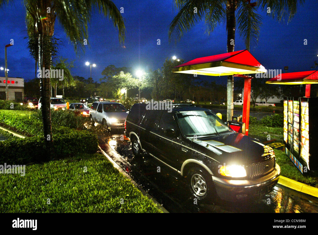 Mcdonalds drive thru at night hi-res stock photography and images - Alamy