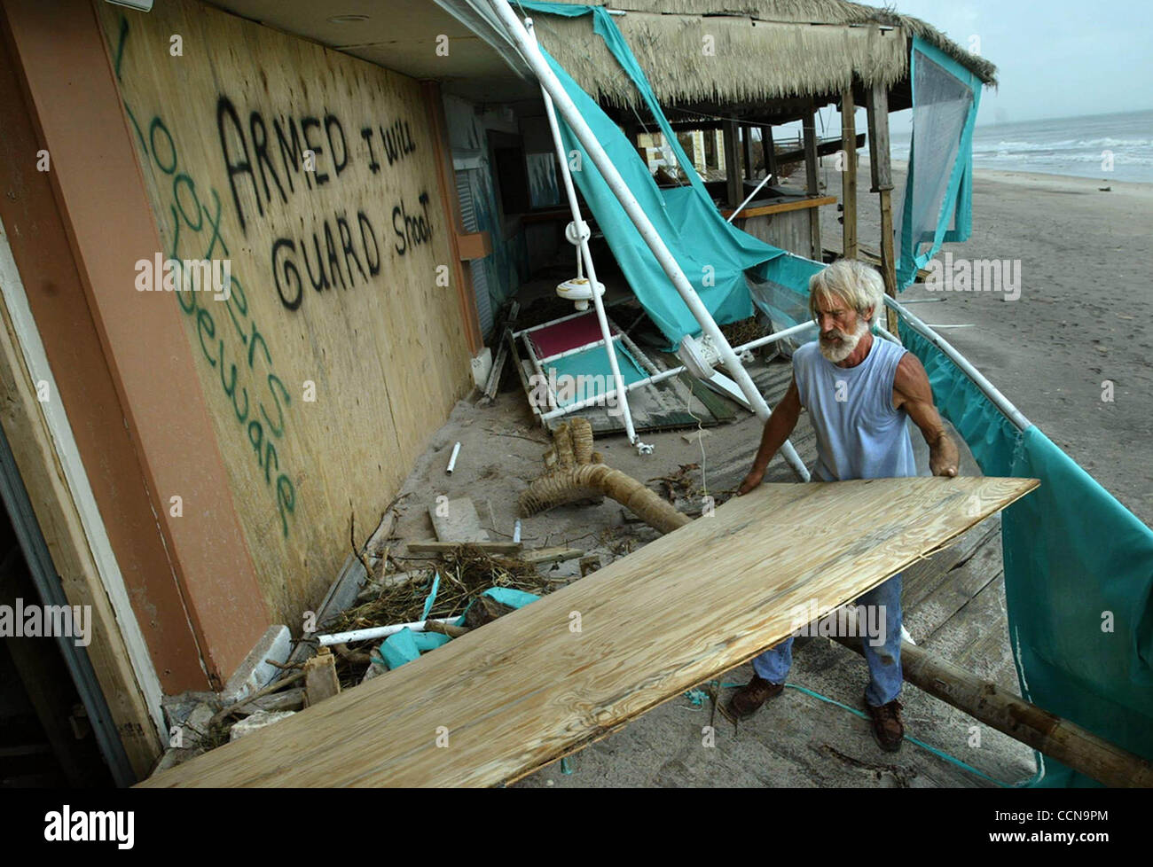 090704 TC MET Hutchinson Island...At Shuckers, John Lumberson puts up