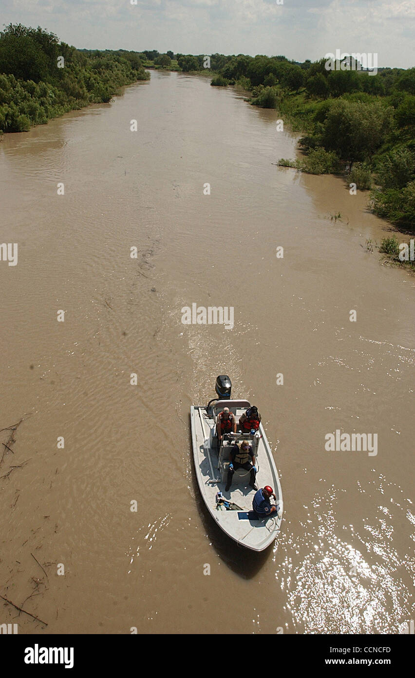 STATE/DAILY/ MISSING BORDER APTROL AGENTS Rescue personel serach the