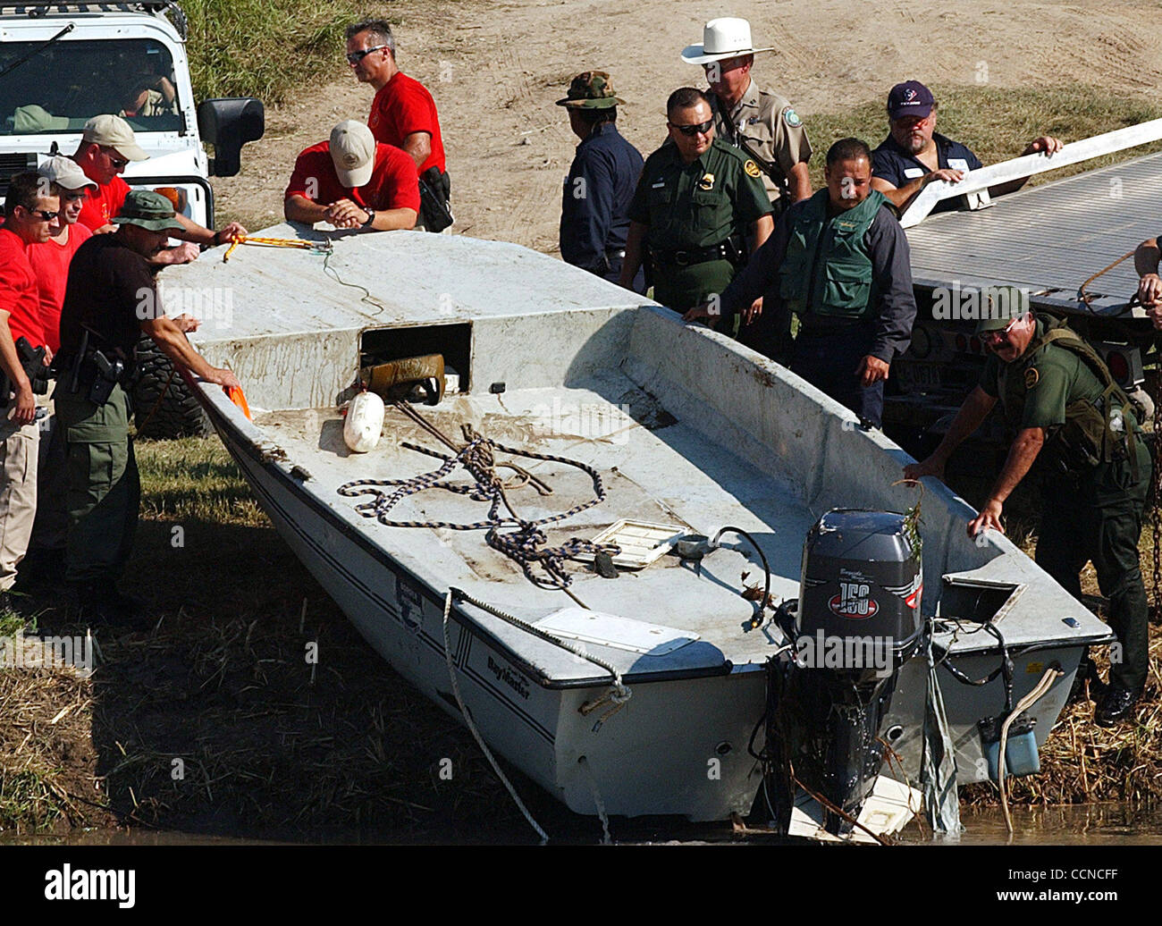 STATE/DAILY/ MISSING AGENTS BOAT: U.S. BorderPatrol personel sift through what's left of the agents boat that capsized in the Rio Grande River Tuesday morning. The boat was recovered from the murkey waters of the river Sept.21, 2004. DELCIA LOPEZ/STAFF Stock Photo