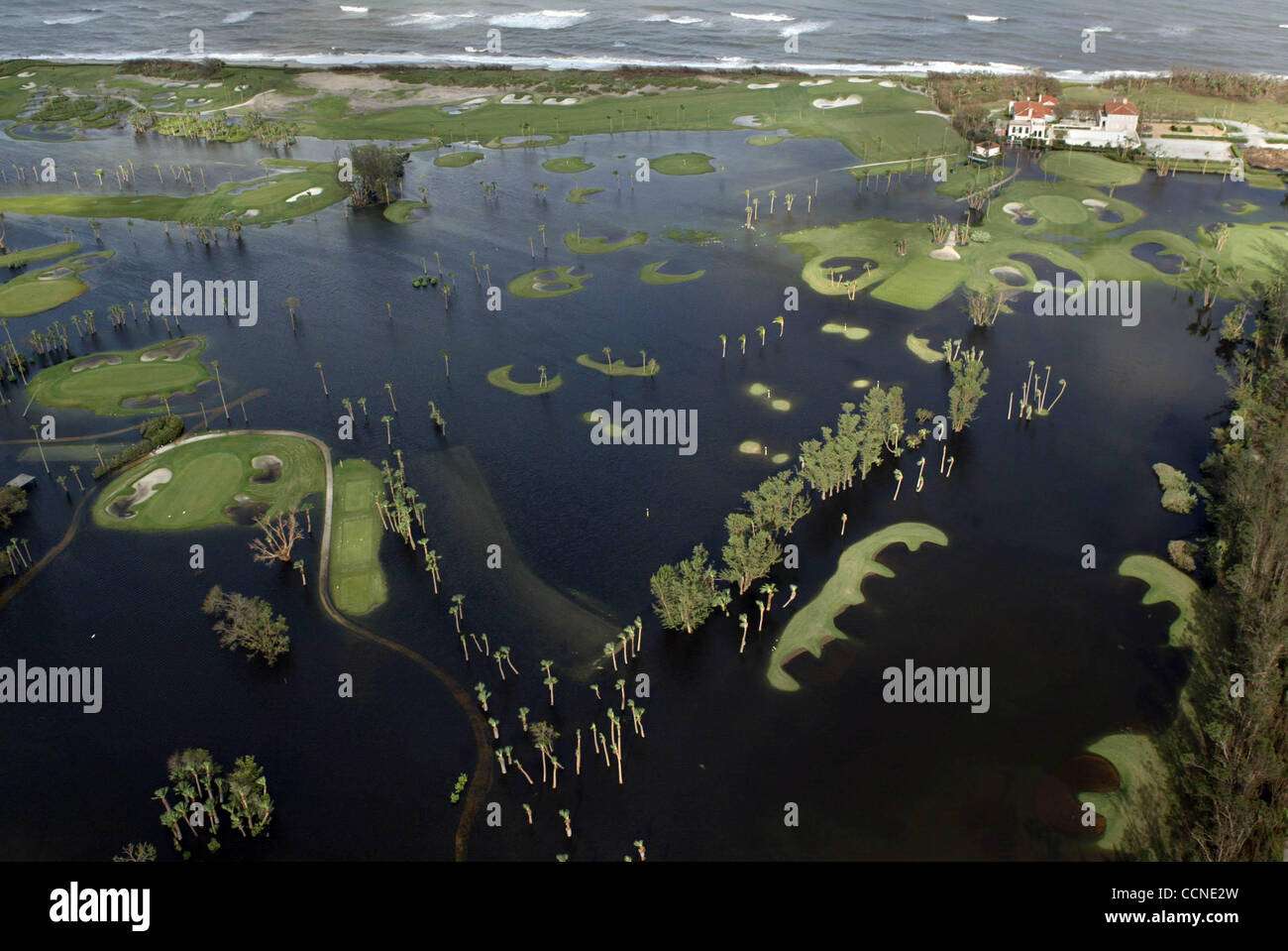 092604 hur ae- Seminole Golf Club is flooded after hurricane Jeanne. Staff photo Allen Eyestone. Stock Photo