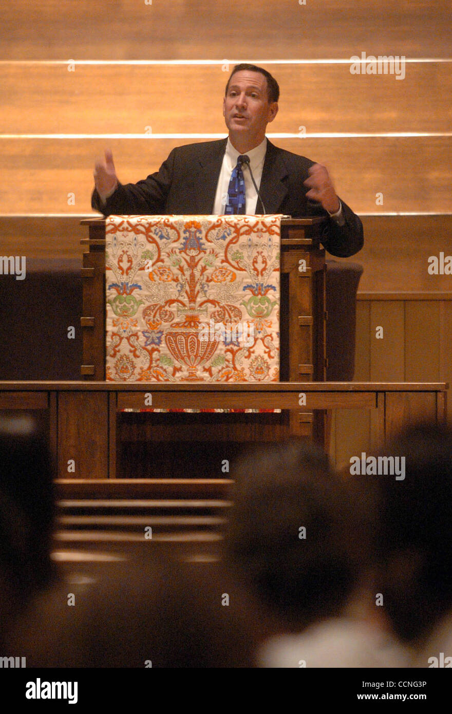 METRO - Mitchell Katine, a Houston attorney, speaks about 'The Downfall of Sodomy and the Future of Gay America' at Trinity University on Thursday, Oct. 7, 2004. Katine represented John Lawrence and Tyron Garner in the so-called 'Texas sodomy' case. BILLY CALZADA / STAFF Stock Photo
