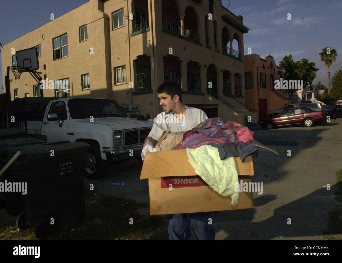 School volunteers trash hi-res stock photography and images - Alamy