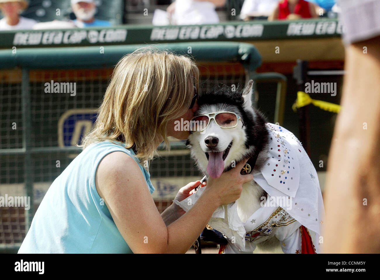 Elvis dog costume hi-res stock photography and images - Alamy