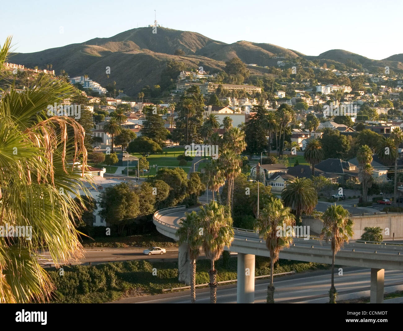 Nov 10 04 Ventura Ca Usa Ventura County California The City Of Ventura With Palm Trees And Homes On The Hill Stock Photo Alamy