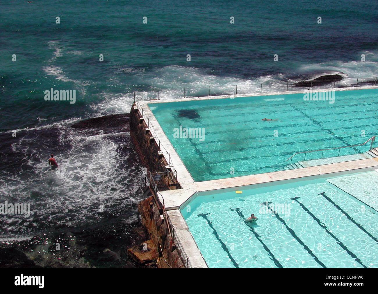 Nov 26, 2004; Bondi Beach, New South Wales, AUSTRALIA; Australia's famous Bondi Beach. The Bondi swimming pool overlooks the water. Stock Photo
