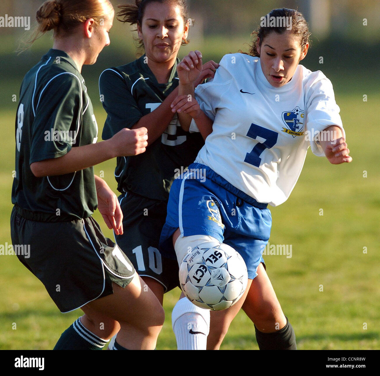 Francis Scarborough (right) of Encinal High tries to gain control of the  ball as Moreau Catholic High defenders converge upon her on Thursday  November 18, 2004 in Alameda, Calif. (Contra Costa Times/