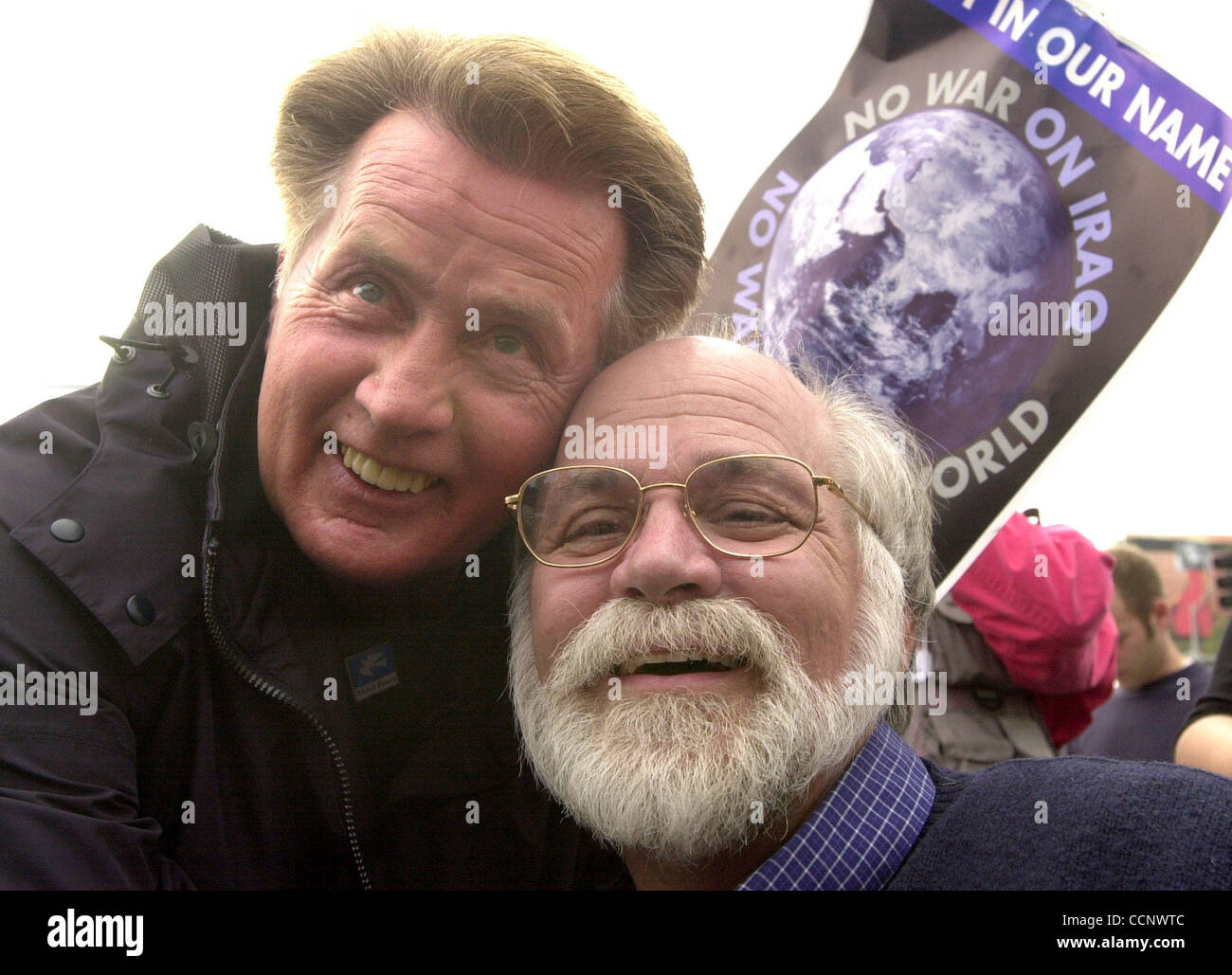 Feb 15, 2003; Hollywood, CA, USA; Television president Actor MARTIN SHEEN from NBC's West Wing meets Vietnam War Veteren Ron Kovich during an anti war rally in Hollywood. Stock Photo
