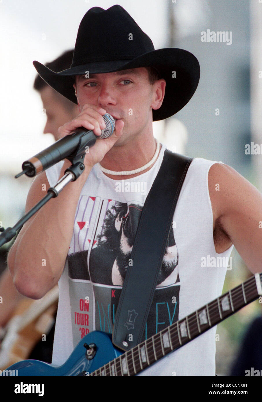 Jun 5 2003; Nashville, TN, USA; Country Musician Kenny Chesney performs