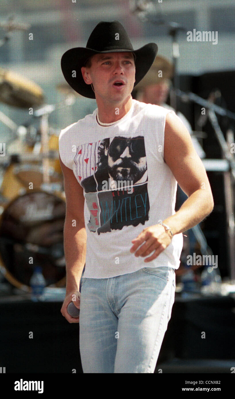 Jun 5 2003; Nashville, TN, USA; Country Musician Kenny Chesney performs