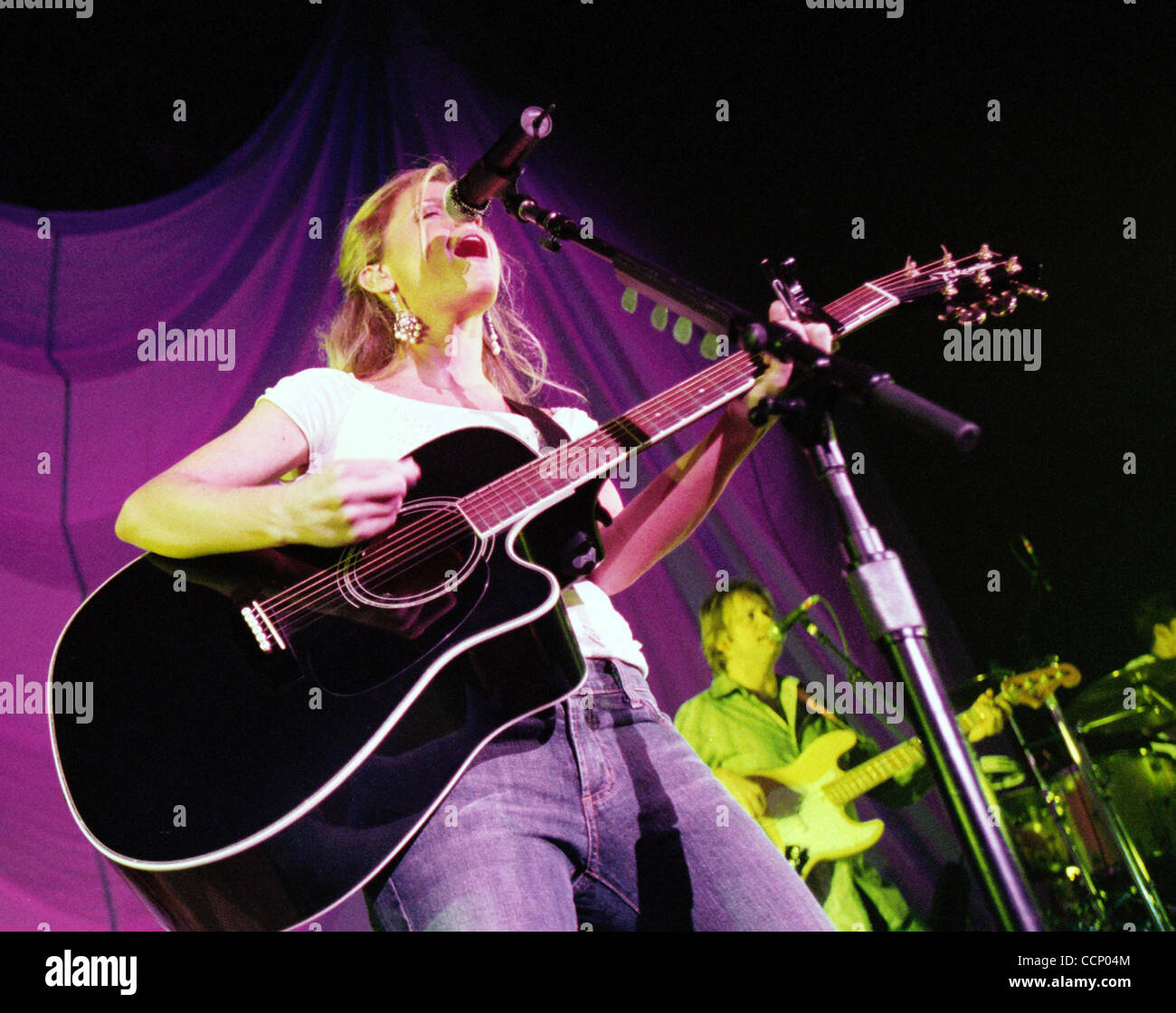 Nov. 27, 2004; Fayetteville, NC, USA; SInger 'KATRINA ELAM'  performs  live  at The Crown Arena. Mandatory Credit: Photo by Jason Moore/ZUMA Press. (©) Copyright 2004 by Jason Moore Stock Photo