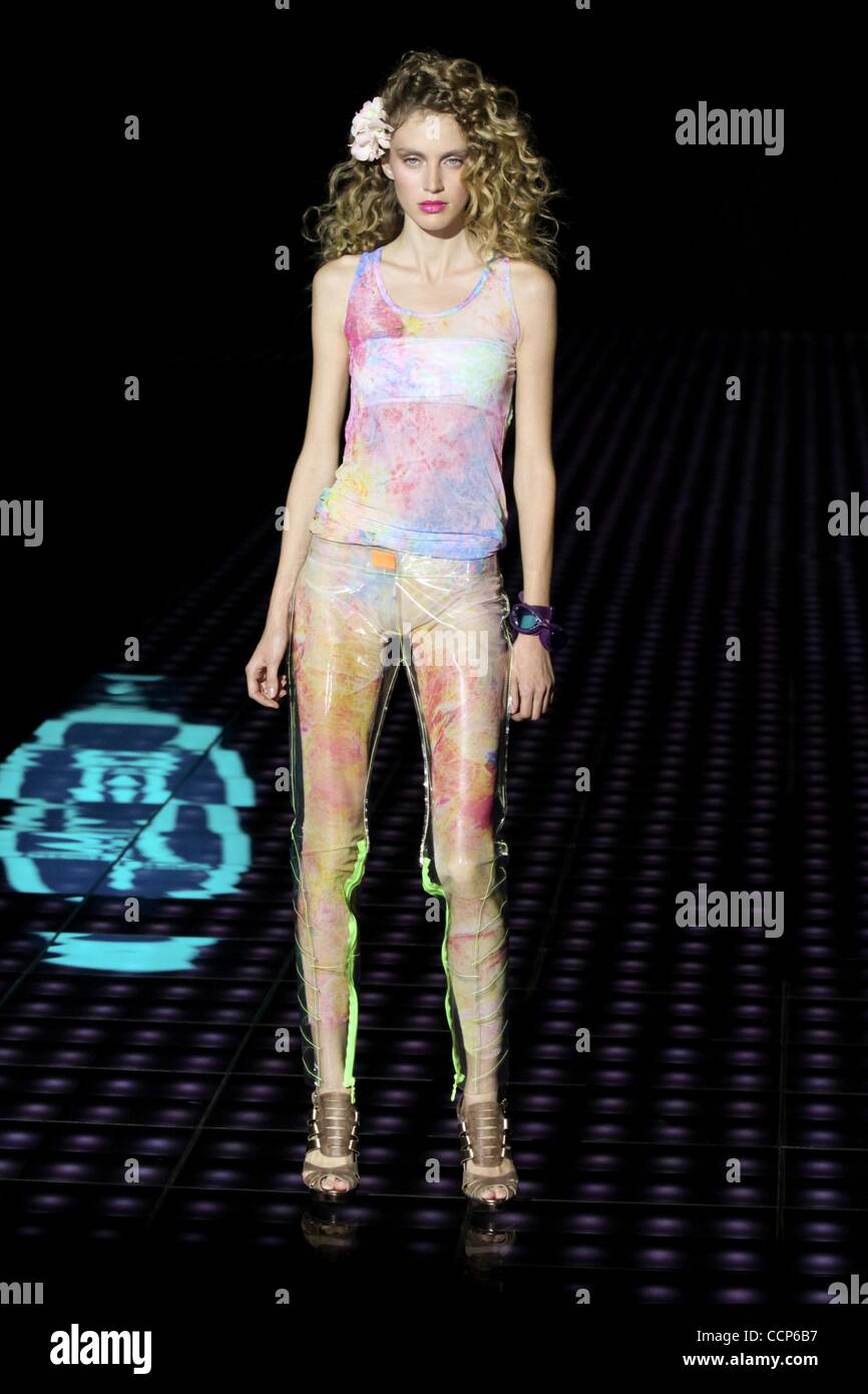 Close-up lanet cum ichida teshiklari