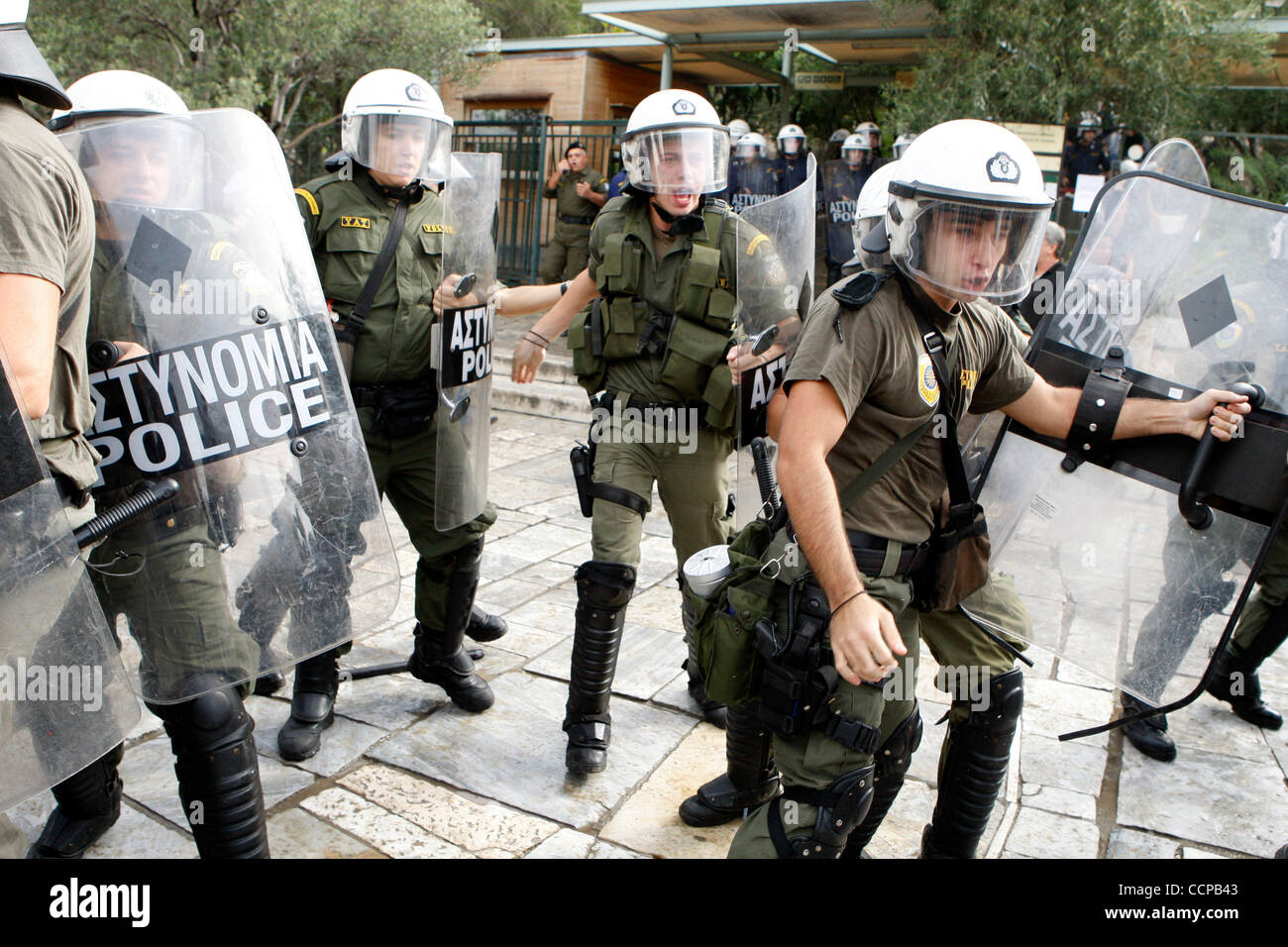 Oct. 14, 2010 - Athens, Greece - Riot police attack and batter ...