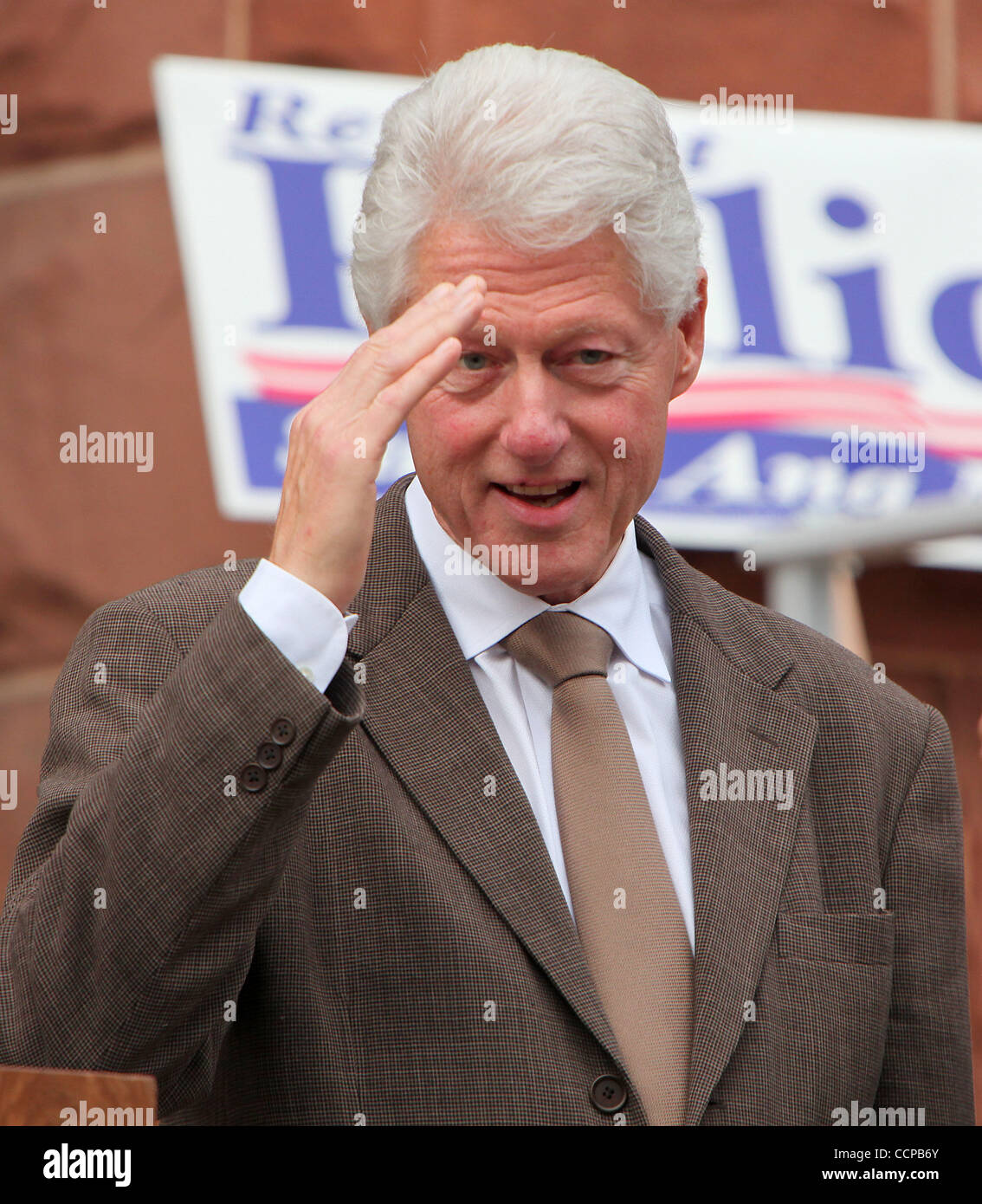 Former us president bill clinton speaks hi-res stock photography and ...