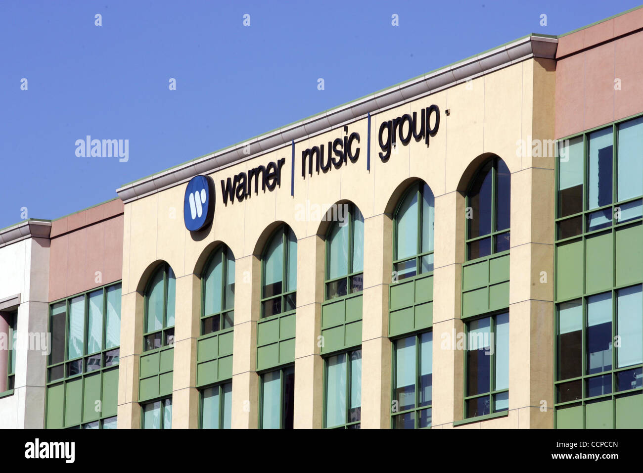 The building of Warner Music Group in Burbank. (Photo by Ringo Chiu / Zuma Press Stock Photo Alamy
