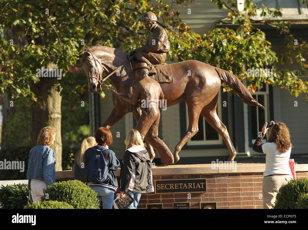 Secretariat horse statue hires stock photography and images Alamy