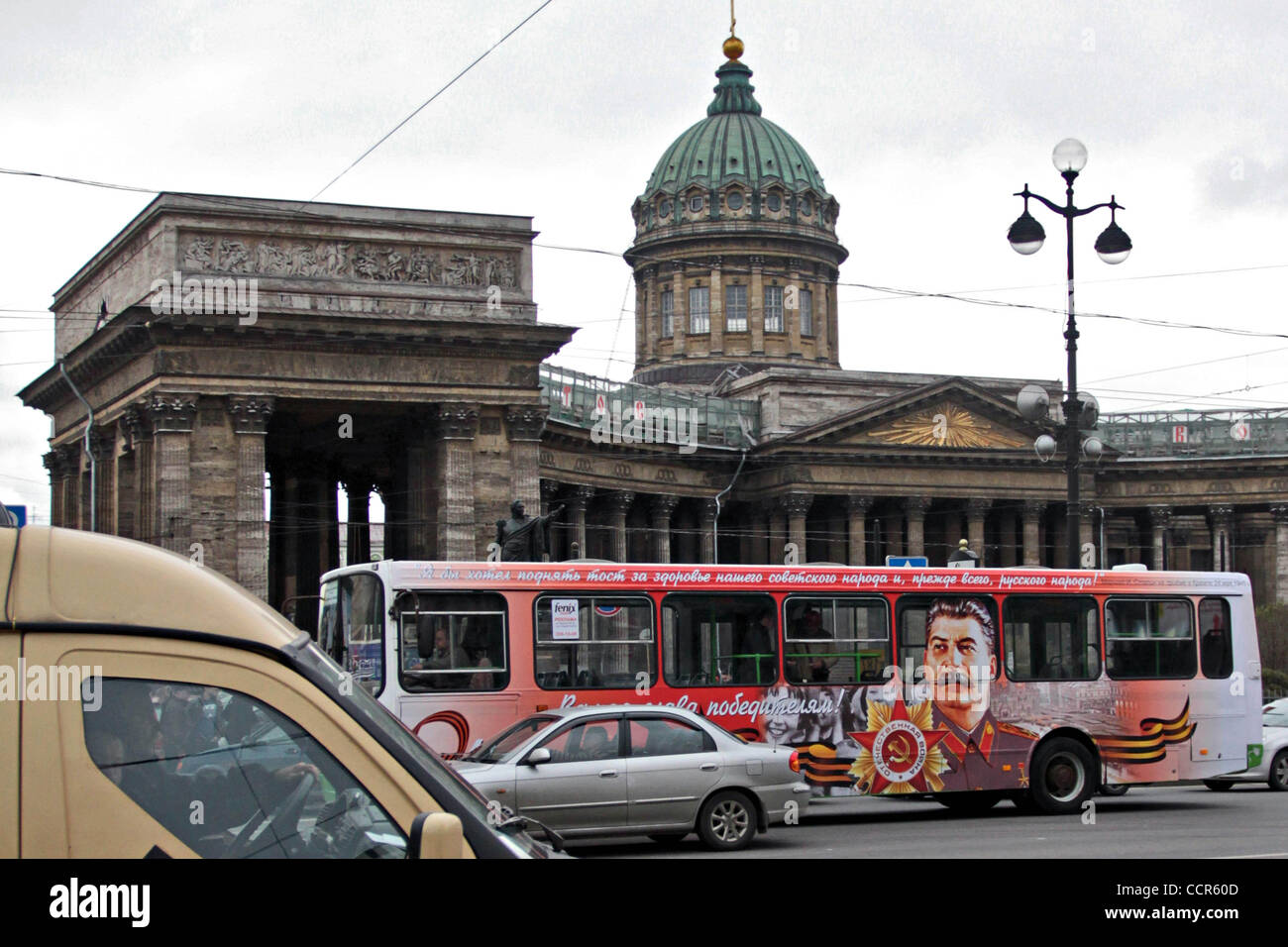 may-5th2010a-public-bus-no187-in-st-petersburg-drove-its-route-through-CCR60D.jpg