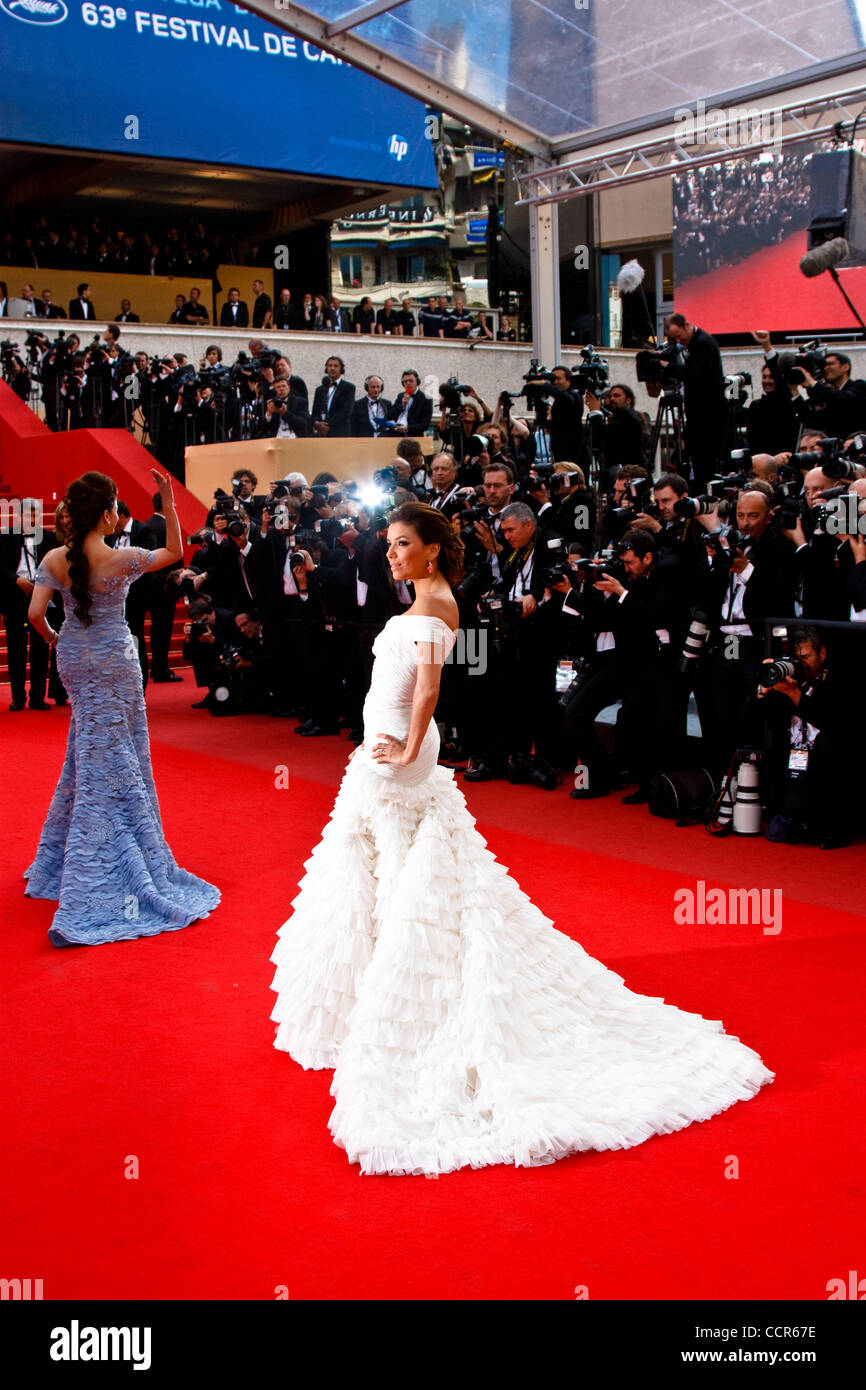 The opening ceremony of the Cannes Film Festival, May 12, 2010.Pictured: Indian model Aishwarya Rai and US model and actress Eva Longoria (R) Stock Photo