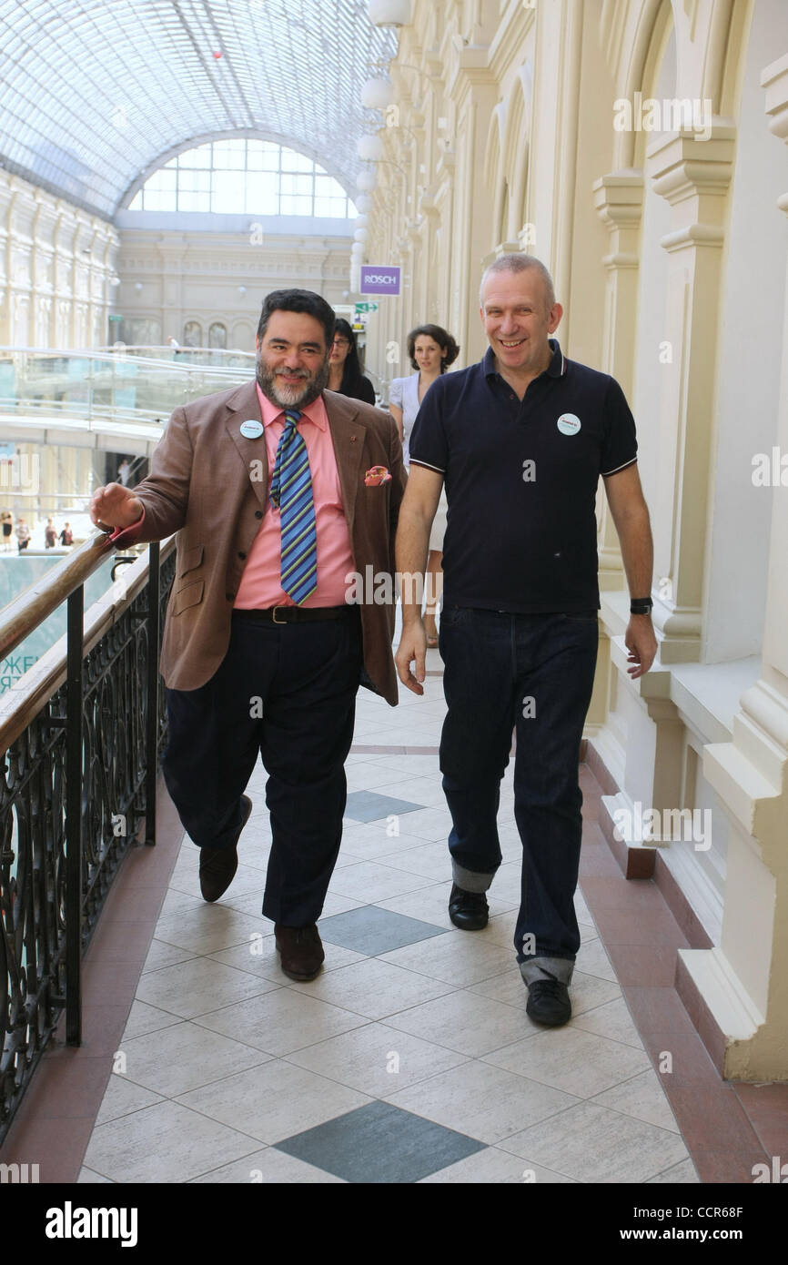 French haute couture fashion designer Jean-Paul Gaultier and head of `Bosco  di Ciliegi` company Mikhail Kusnirovich (l)walking in GUM department store  of Moscow Stock Photo - Alamy