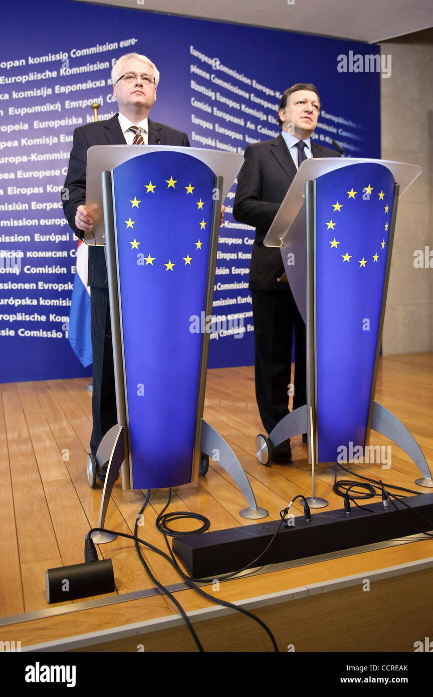 New Croatian President Ivo Josipovic (L) and European Commission ...