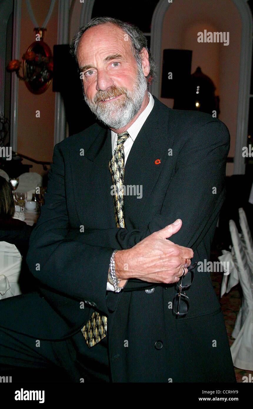 Oct. 1, 2003 Hollywood, California, U.S. I7921CHW .LIGHT THE WAY