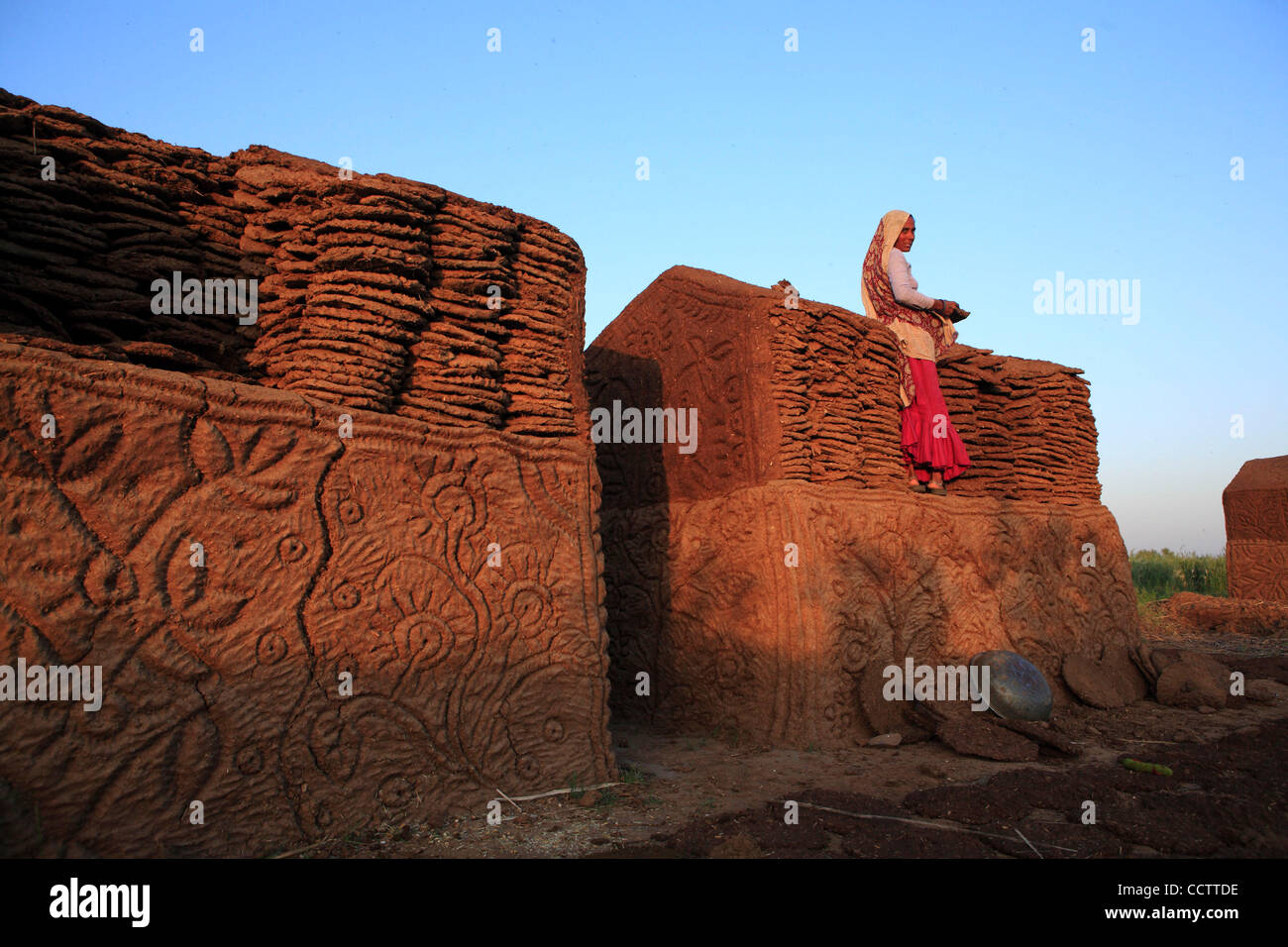 Dried cow dung used hi-res stock photography and images - Alamy