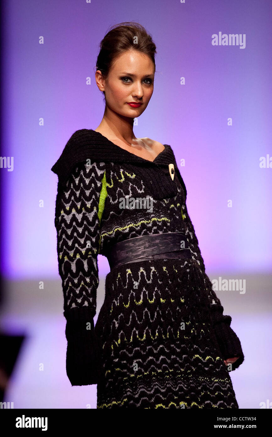 25 March 2010: Julia Nish a knitwear design student at the Fashion ...