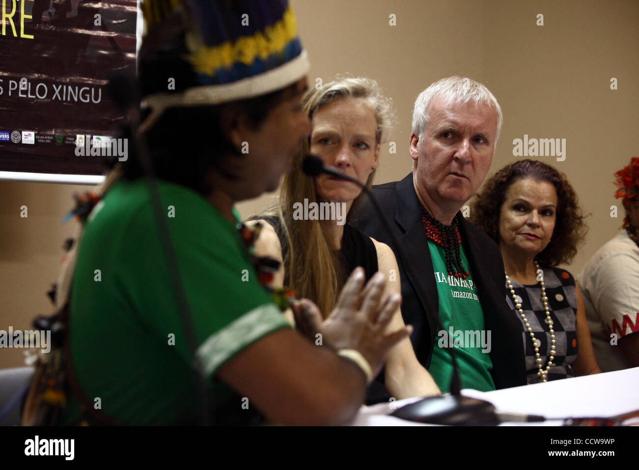 Mar 31, 2010 - Manaus, Brazil - JAMES CAMERON, director of Avatar, with his wife SUZY AMIS holds a press conference on Wednesday, March 31 at 10 am at Hotel Tropical to report on his experience of a three-day visit to the site of the proposed Belo Monte Hydroelectric Dam project in the Big Bend regi Stock Photo