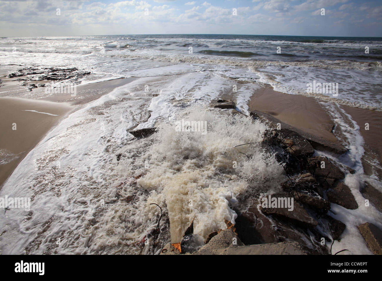 Sewage outlet hi-res stock photography and images - Alamy