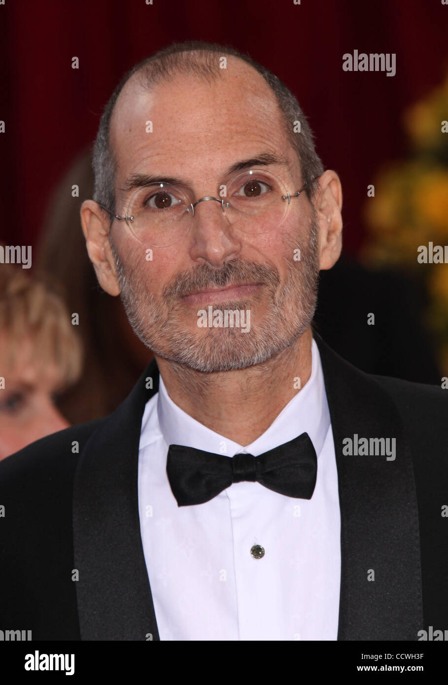 Mar 7, 2010 Hollywood, California, USA STEVE JOBS arrives for the