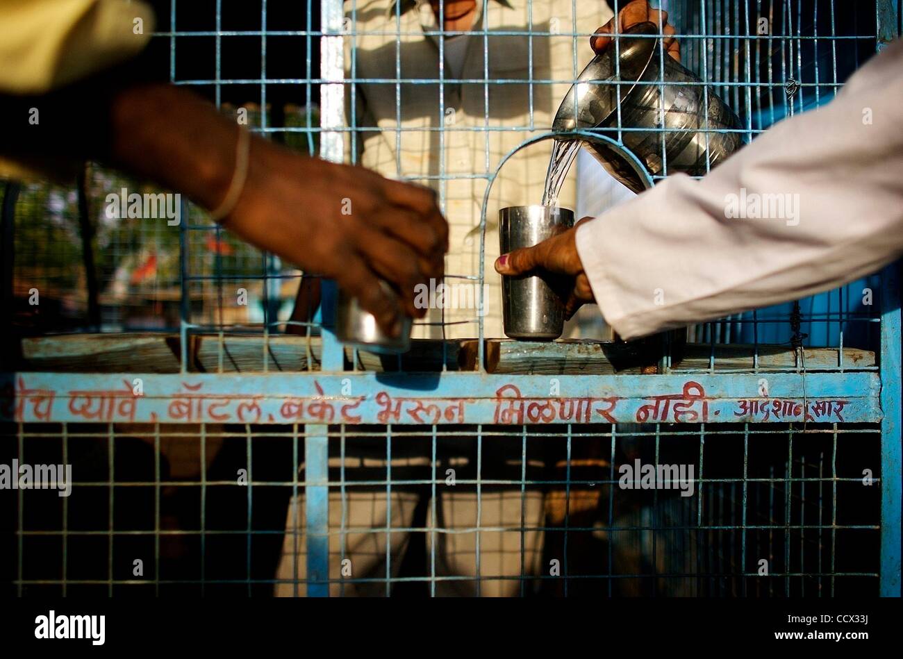 Jala Chatra Apr. 22, 2010 - Pandharkawda, Maharashtra, India - Water kiosks were ...