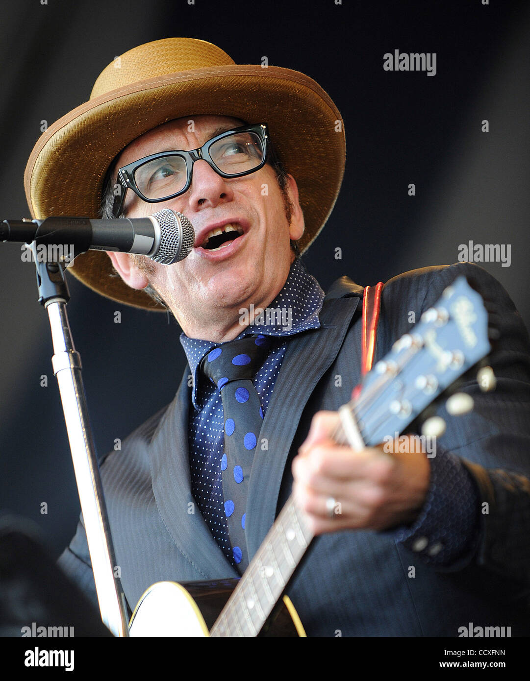 Elvis costello 2010 hi-res stock photography and images - Alamy