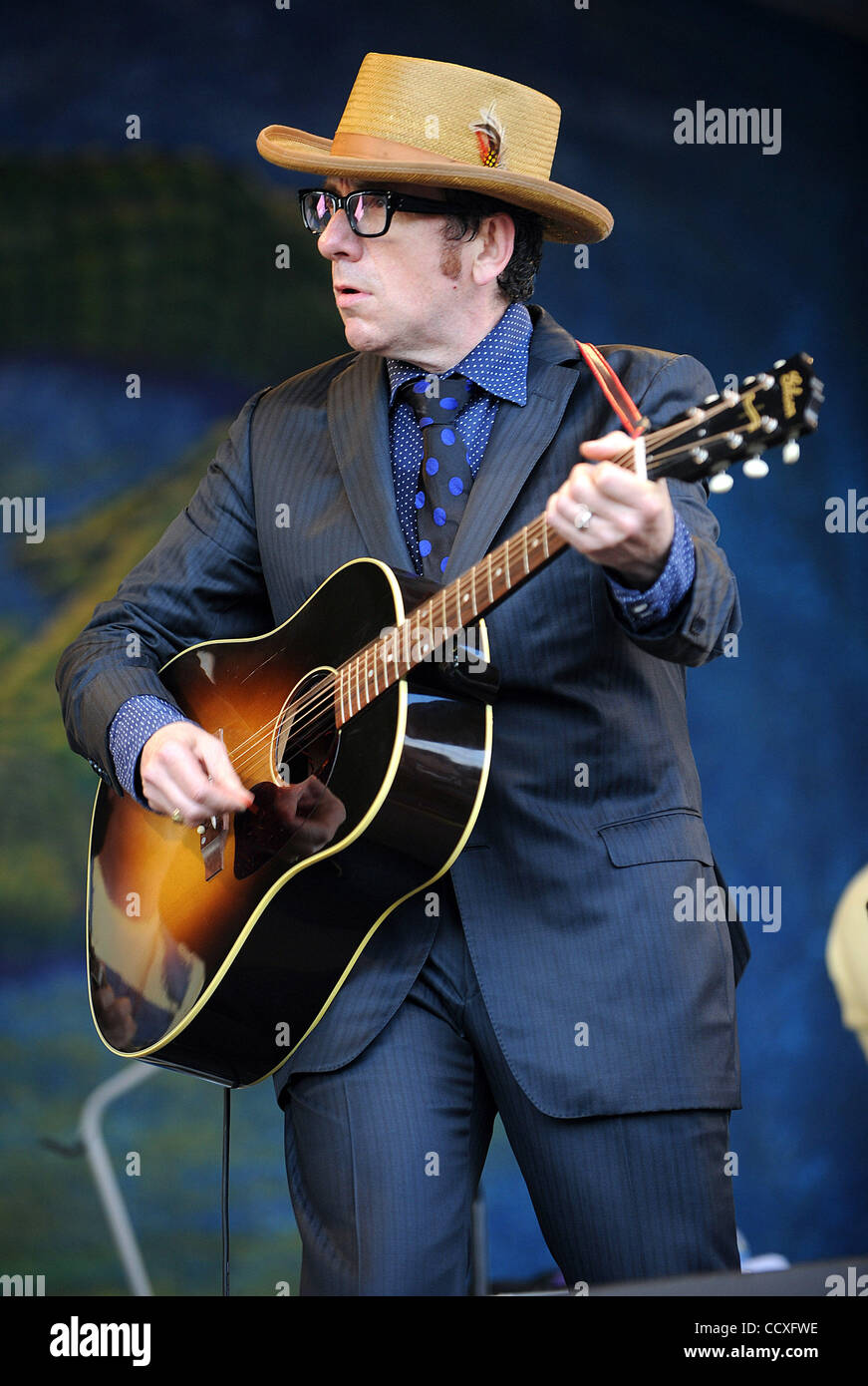 Elvis costello 2010 hi-res stock photography and images - Alamy