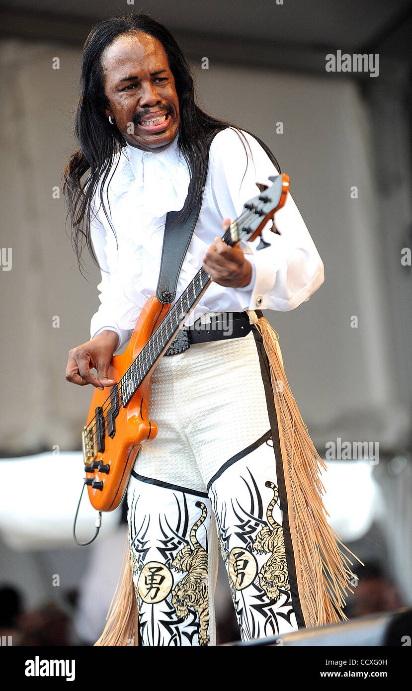 Earth wind and fire 2010 hi-res stock photography and images - Alamy