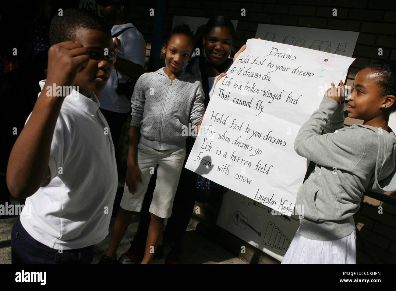 Parents at rally outside of Harlem School of the Arts to prevent the ...
