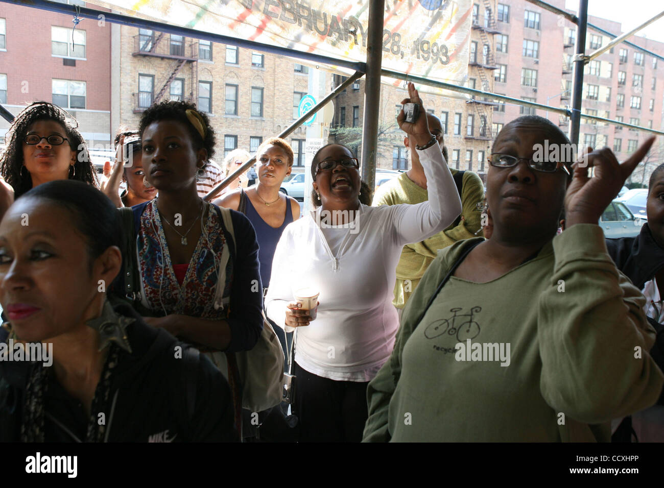 Parents at rally outside of Harlem School of the Arts to prevent the ...