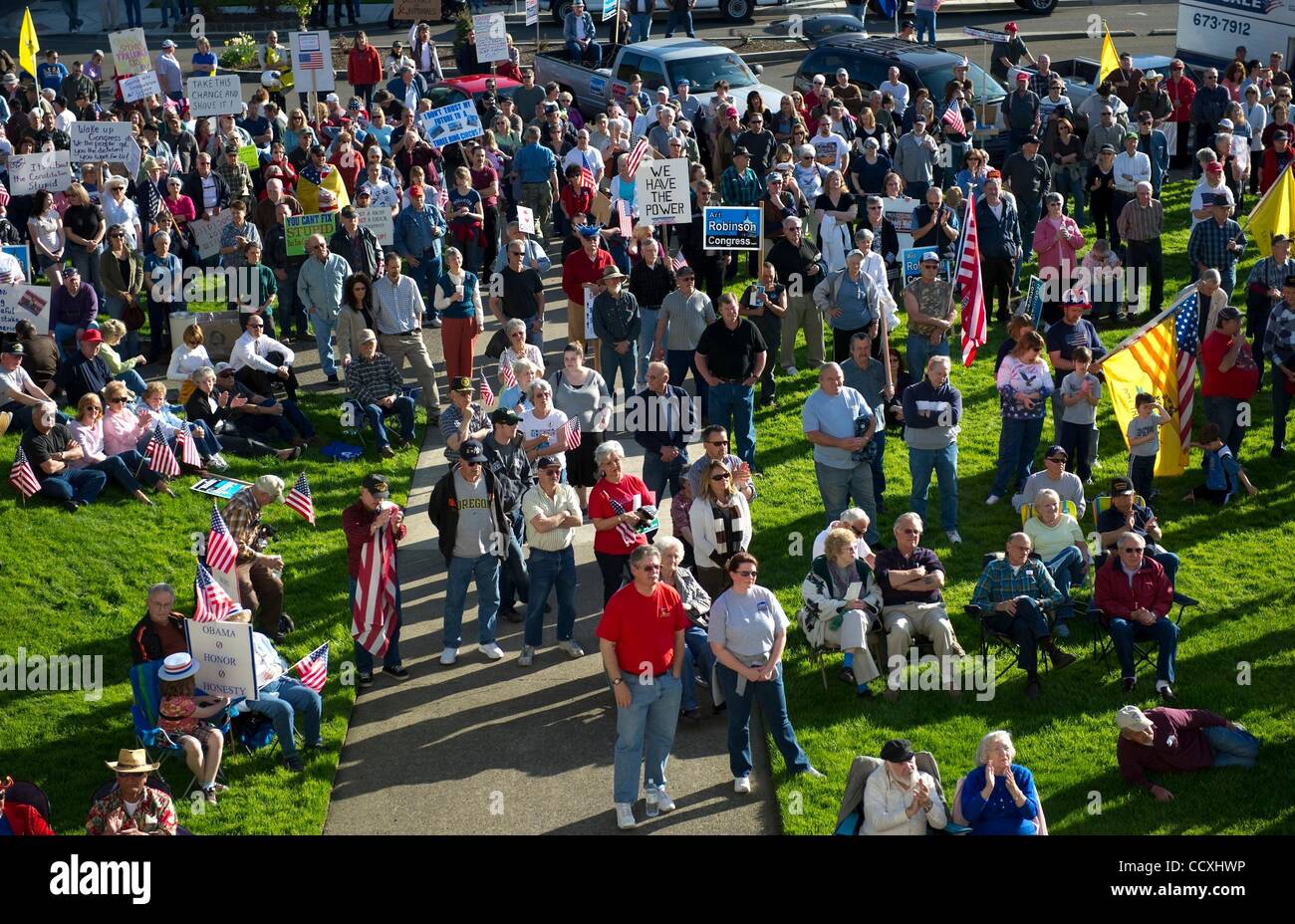 Apr 15, 2010 - Roseburg, Oregon, USA - People take part in a Tea Party ...