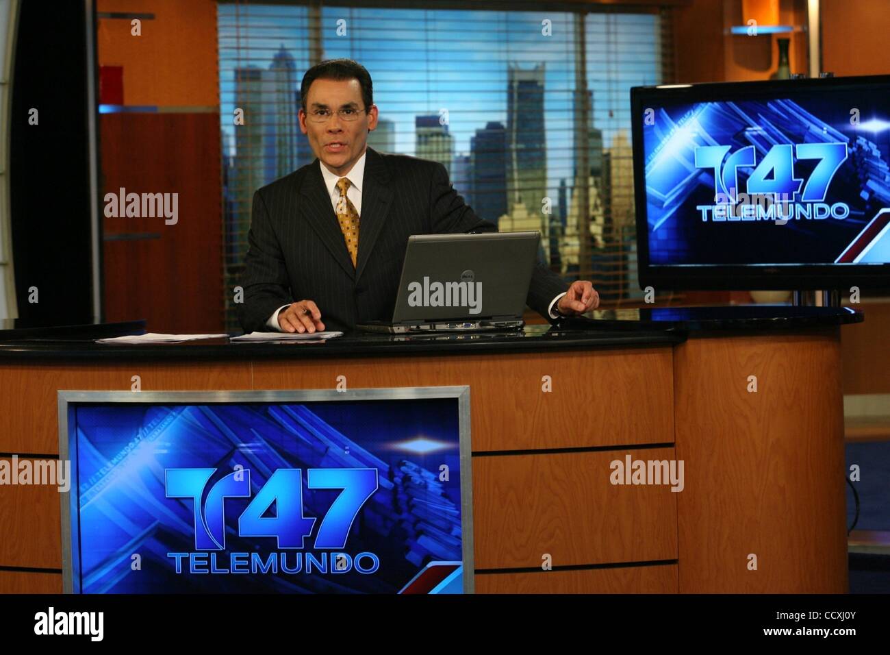 Telemundo news hires stock photography and images Alamy