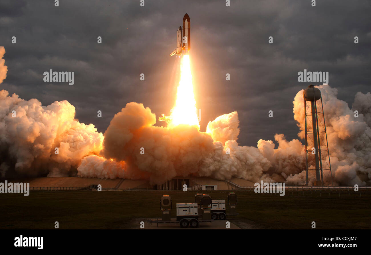 Cape Canaveral, Florida US - The space shuttle Endeavour lifts off from ...