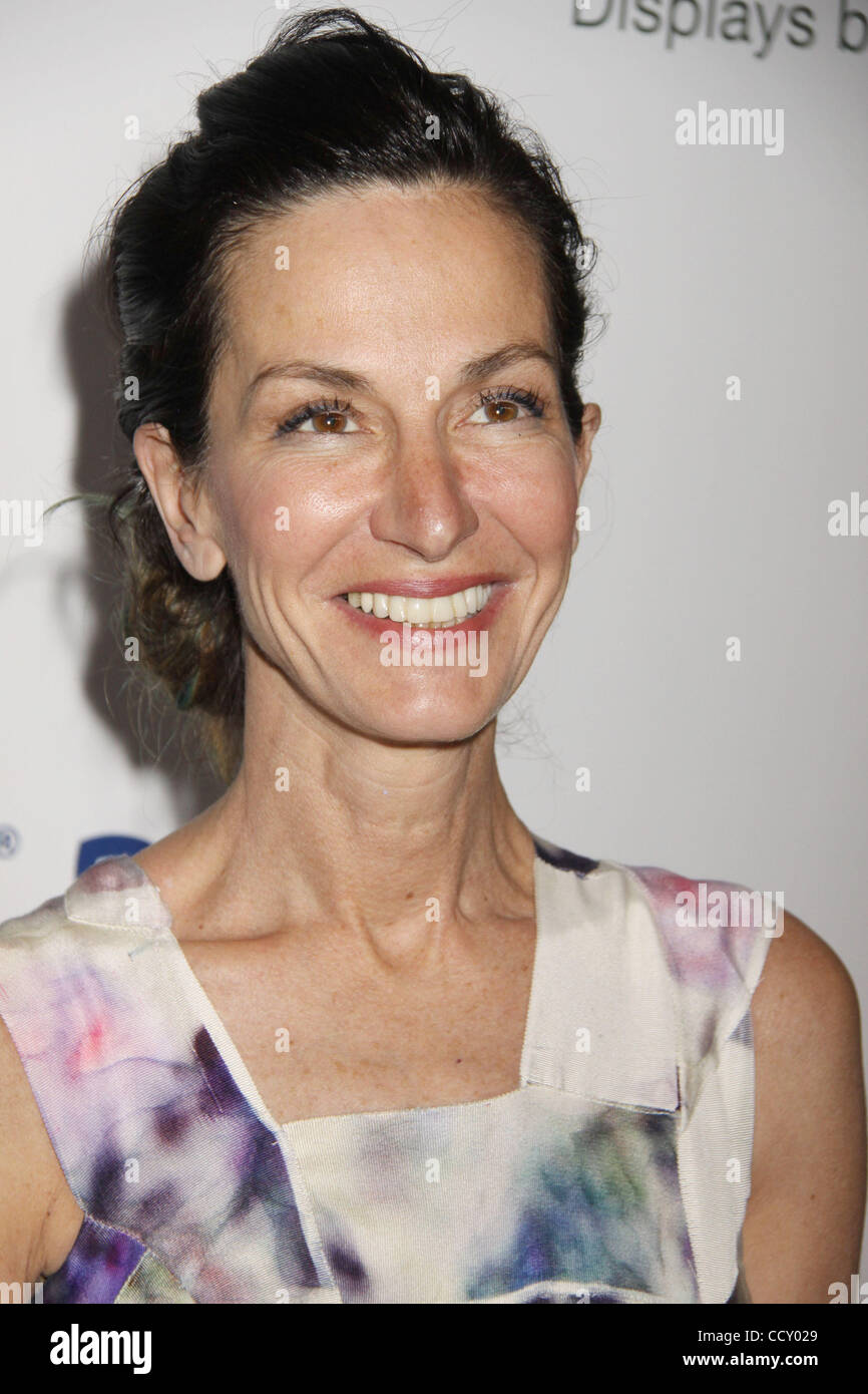 Designer CYNTHIA ROWLEY attends the 45th Annual National Magazine ...