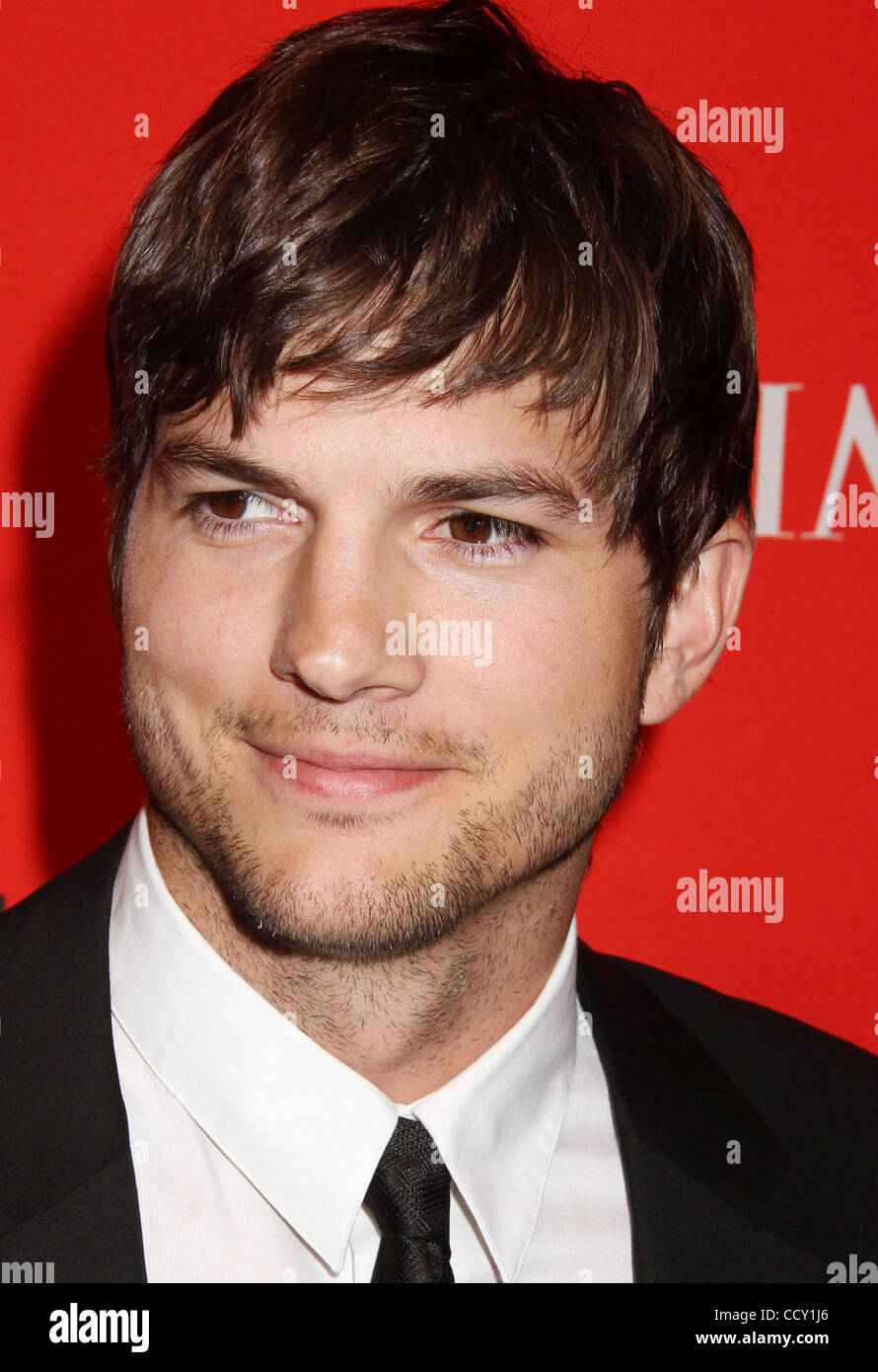 Ashton kutcher attends hi-res stock photography and images - Alamy