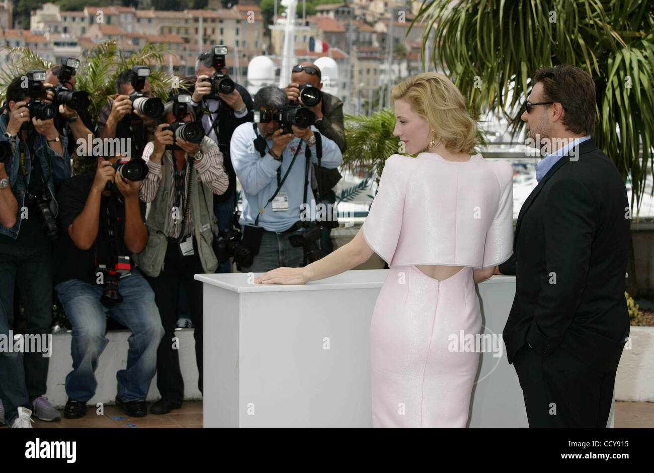 May 12, 2010 - Hollywood, California, U.S. - CATE BLANCHETT and RUSSELL CROWE.''Robin Hood'' Photocall 63rd Annual Cannes Film Festival in Cannes , France 05-12-2010. K64992RHARV.(Credit Image: Â© Roger Harvey/Globe Photos/ZUMApress.com) Stock Photo