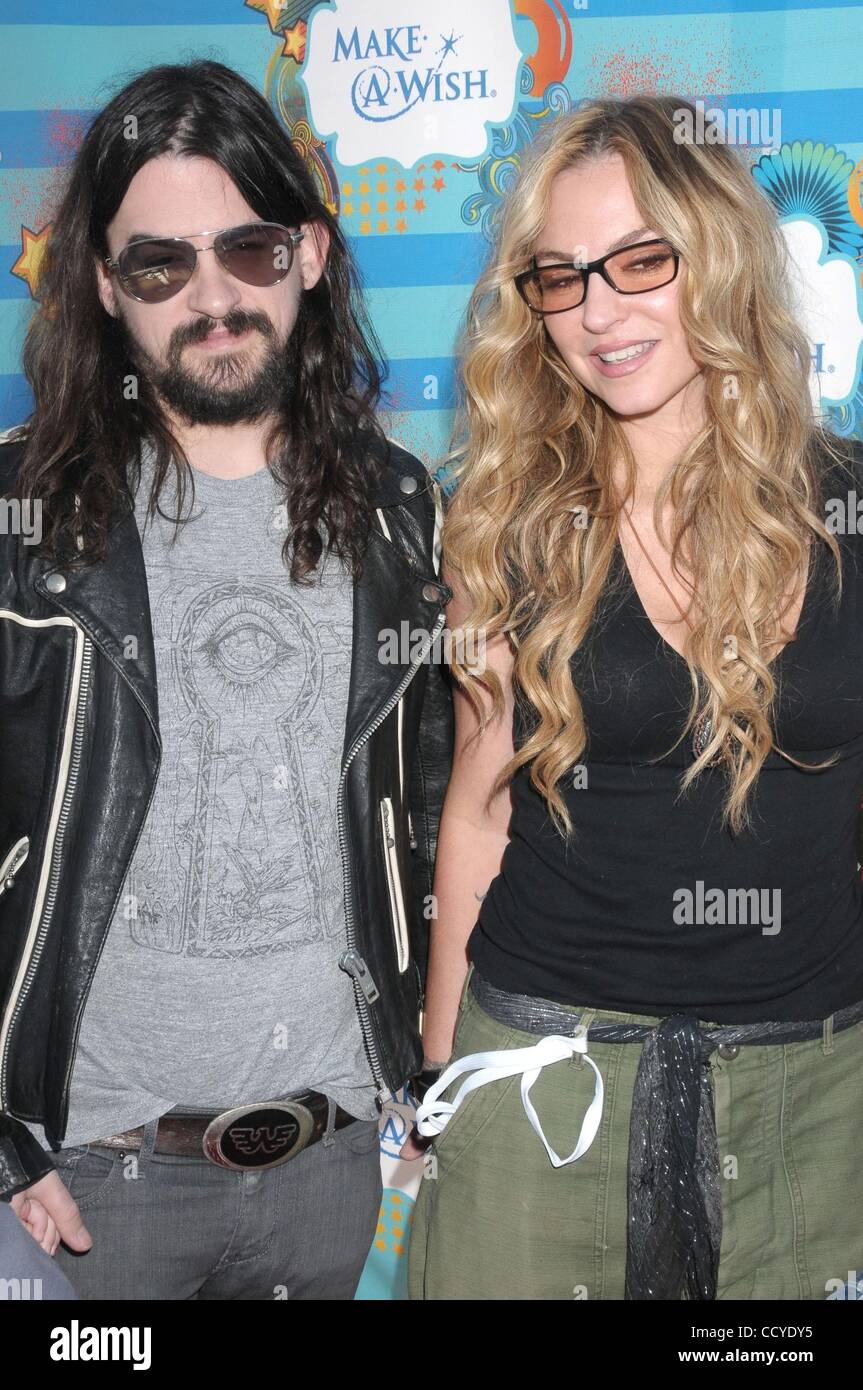 Mar 14, 2010 - Los Angeles, California, USA - Actress DREA DE MATTEO and SHOOTER JENNINGS  at the A Day At Santa Monica Pier for The Make-A-Wish Foundation helping Children and their Families. (Credit Image: Â© Paul Fenton/ZUMA Press) Stock Photo